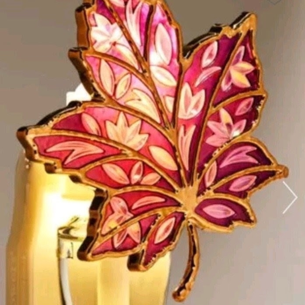 Bath & Body Works🍁 Etched Leaf Nightlight Scent Wall Diffuser & Scented (1)Plug